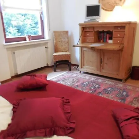 Exklusive Mit Loggia Am Waldrand Daire